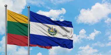 Litvanya ve El Salvador bayrağı birlikte beyaz bulutlu mavi gökyüzüne karşı rüzgarda sallayarak. Diplomasi kavramı, uluslararası ilişkiler.