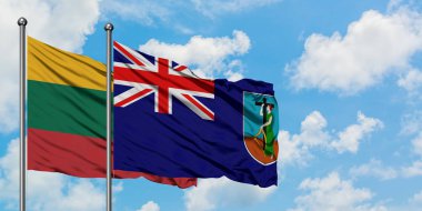 Litvanya ve Montserrat bayrağı birlikte beyaz bulutlu mavi gökyüzüne karşı rüzgarda sallayarak. Diplomasi kavramı, uluslararası ilişkiler.