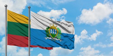Litvanya ve San Marino bayrağı birlikte beyaz bulutlu mavi gökyüzüne karşı rüzgarda sallayarak. Diplomasi kavramı, uluslararası ilişkiler.