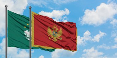 Macao ve Karadağ bayrağı birlikte beyaz bulutlu mavi gökyüzüne karşı rüzgarda sallayarak. Diplomasi kavramı, uluslararası ilişkiler.