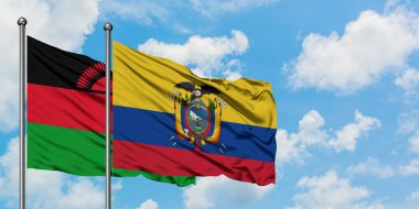 Malavi ve Ekvador bayrağı birlikte beyaz bulutlu mavi gökyüzüne karşı rüzgarda sallayarak. Diplomasi kavramı, uluslararası ilişkiler.