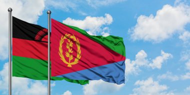 Malavi ve Eritre bayrağı birlikte beyaz bulutlu mavi gökyüzüne karşı rüzgarda sallayarak. Diplomasi kavramı, uluslararası ilişkiler.