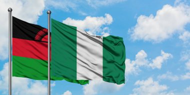 Malavi ve Nijerya bayrağı birlikte beyaz bulutlu mavi gökyüzüne karşı rüzgarda sallayarak. Diplomasi kavramı, uluslararası ilişkiler.