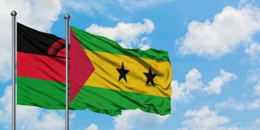 Malavi ve Sao Tome ve Principe bayrak birlikte beyaz bulutlu mavi gökyüzüne karşı rüzgarda sallayarak. Diplomasi kavramı, uluslararası ilişkiler.