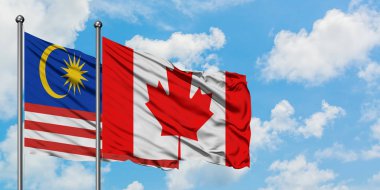 Malezya ve Kanada bayrağı birlikte beyaz bulutlu mavi gökyüzüne karşı rüzgarsal sallayarak. Diplomasi kavramı, uluslararası ilişkiler.