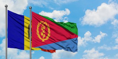 Moldova ve Eritre bayrağı birlikte beyaz bulutlu mavi gökyüzüne karşı rüzgarda sallayarak. Diplomasi kavramı, uluslararası ilişkiler.