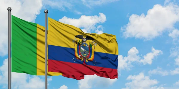 Bandera de Malí y Ecuador ondeando en el viento contra el cielo azul nublado blanco juntos. Concepto diplomático, relaciones internacionales . — Foto de Stock