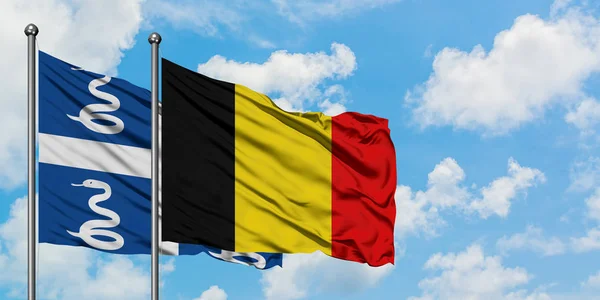 马提尼克和比利时国旗在风中飘扬，与白云蓝天相一起。外交概念、国际关系. — 图库照片