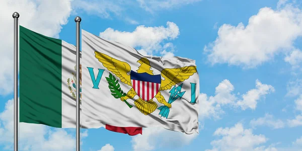 Bandera de México y las Islas Vírgenes de los Estados Unidos ondeando en el viento contra el cielo azul nublado blanco juntos. Concepto diplomático, relaciones internacionales . —  Fotos de Stock