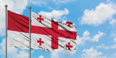 Monako ve Gürcistan bayrağı birlikte beyaz bulutlu mavi gökyüzüne karşı rüzgarda sallayarak. Diplomasi kavramı, uluslararası ilişkiler.