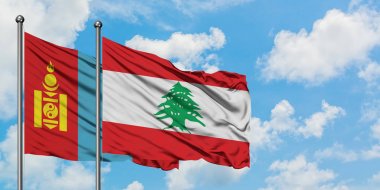 Moğolistan ve Lübnan bayrağı birlikte beyaz bulutlu mavi gökyüzüne karşı rüzgarda sallayarak. Diplomasi kavramı, uluslararası ilişkiler.