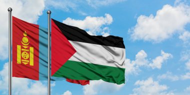 Moğolistan ve Filistin bayrağı birlikte beyaz bulutlu mavi gökyüzüne karşı rüzgarda sallayarak. Diplomasi kavramı, uluslararası ilişkiler.