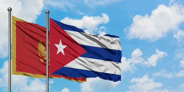 Drapeau du Monténégro et de Cuba agitant dans le vent contre ciel bleu nuageux blanc ensemble. Concept de diplomatie, relations internationales . — Photo