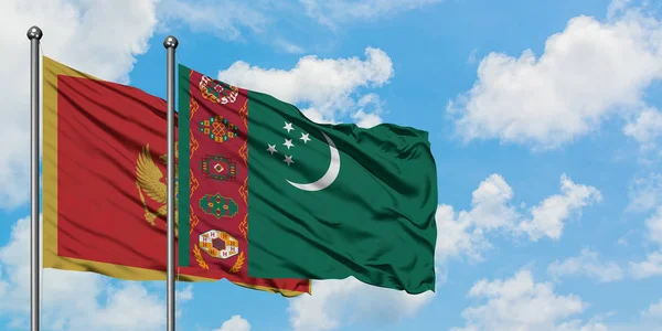 Bandera de Montenegro y Turkmenistán ondeando en el viento contra el cielo azul nublado blanco juntos. Concepto diplomático, relaciones internacionales . — Foto de Stock
