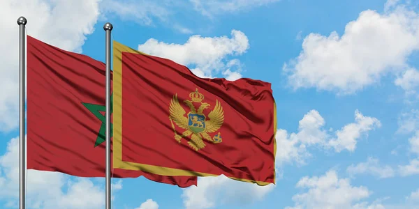 Marocco e Montenegro sventolano bandiera nel vento contro bianco cielo blu nuvoloso insieme. Concetto di diplomazia, relazioni internazionali . — Foto Stock