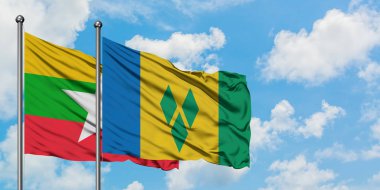 Myanmar ve Saint Vincent ve Grenadinler bayrağı birlikte beyaz bulutlu mavi gökyüzüne karşı rüzgarda sallayarak. Diplomasi kavramı, uluslararası ilişkiler.