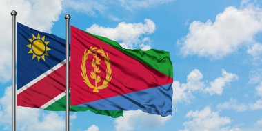 Namibya ve Eritre bayrağı birlikte beyaz bulutlu mavi gökyüzüne karşı rüzgarda sallayarak. Diplomasi kavramı, uluslararası ilişkiler.