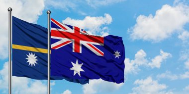 Nauru ve Heard Adası ve Mcdonald Adaları bayrağı birlikte beyaz bulutlu mavi gökyüzüne karşı rüzgarda sallayarak. Diplomasi kavramı, uluslararası ilişkiler.