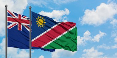 Yeni Zelanda ve Namibya bayrağı birlikte beyaz bulutlu mavi gökyüzüne karşı rüzgarda sallayarak. Diplomasi kavramı, uluslararası ilişkiler.