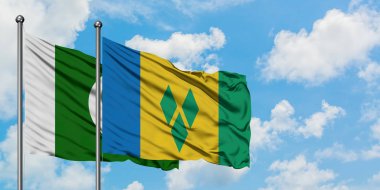 Pakistan ve Saint Vincent ve Grenadinler bayrak birlikte beyaz bulutlu mavi gökyüzüne karşı rüzgarda sallayarak. Diplomasi kavramı, uluslararası ilişkiler.