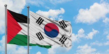 Filistin ve Güney Kore bayrağı birlikte beyaz bulutlu mavi gökyüzüne karşı rüzgarda sallayarak. Diplomasi kavramı, uluslararası ilişkiler.