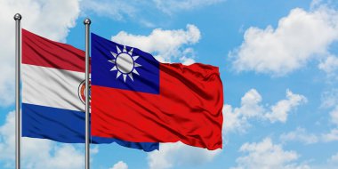 Paraguay ve Tayvan bayrağı birlikte beyaz bulutlu mavi gökyüzüne karşı rüzgarda sallayarak. Diplomasi kavramı, uluslararası ilişkiler.