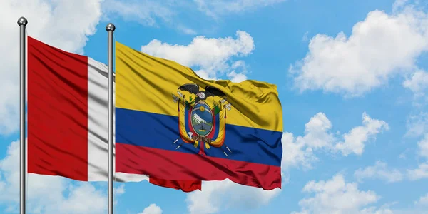 Bandera de Perú y Ecuador ondeando en el viento contra el cielo azul nublado blanco juntos. Concepto diplomático, relaciones internacionales . — Foto de Stock