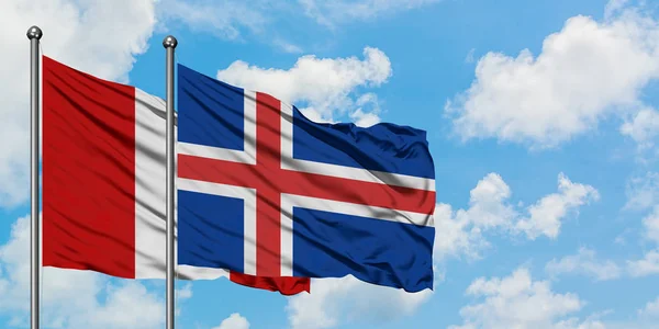 Perù e Islanda bandiera sventolando nel vento contro bianco cielo blu nuvoloso insieme. Concetto di diplomazia, relazioni internazionali . — Foto Stock