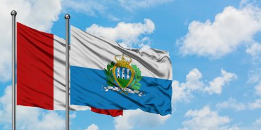 Peru ve San Marino bayrağı birlikte beyaz bulutlu mavi gökyüzüne karşı rüzgarda sallayarak. Diplomasi kavramı, uluslararası ilişkiler.