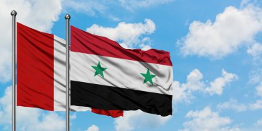 Peru ve Suriye bayrağı birlikte beyaz bulutlu mavi gökyüzüne karşı rüzgarda sallayarak. Diplomasi kavramı, uluslararası ilişkiler.