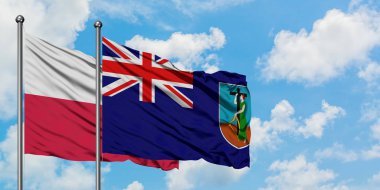 Polonya ve Montserrat bayrağı birlikte beyaz bulutlu mavi gökyüzüne karşı rüzgarda sallayarak. Diplomasi kavramı, uluslararası ilişkiler.