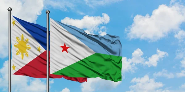 Filipinas y la bandera de Djibouti ondeando en el viento contra el cielo azul nublado blanco juntos. Concepto diplomático, relaciones internacionales . — Foto de Stock