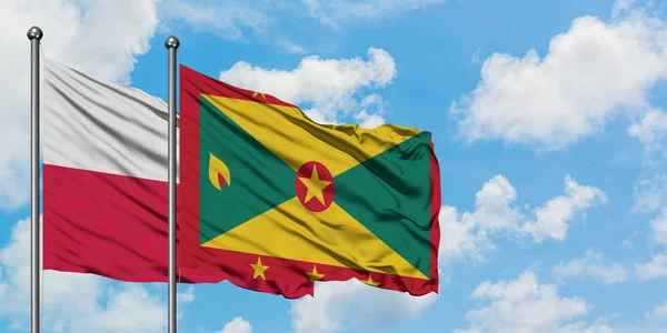 Polen und die Grenada-Flagge wehten gemeinsam im Wind vor dem wolkenverhangenen blauen Himmel. Diplomatie-Konzept, internationale Beziehungen. — Stockfoto