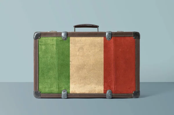 Итальянский Флаг Старинном Кожаном Чемодане Национальной Концепцией Ретро Коричневый Багаж — стоковое фото