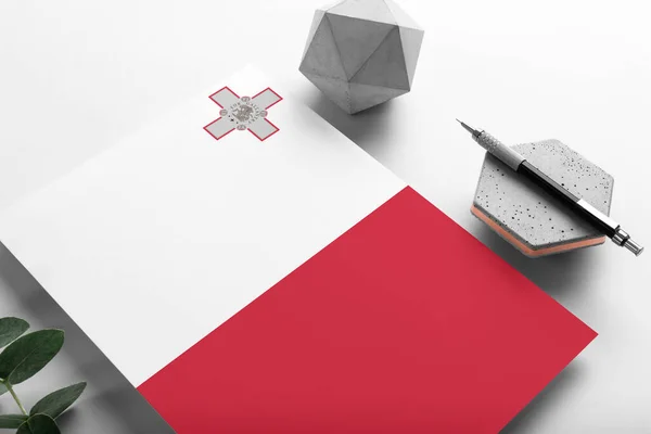 Bandera Malta Sobre Fondo Minimalista Papel Carta Invitación Nacional Con — Foto de Stock