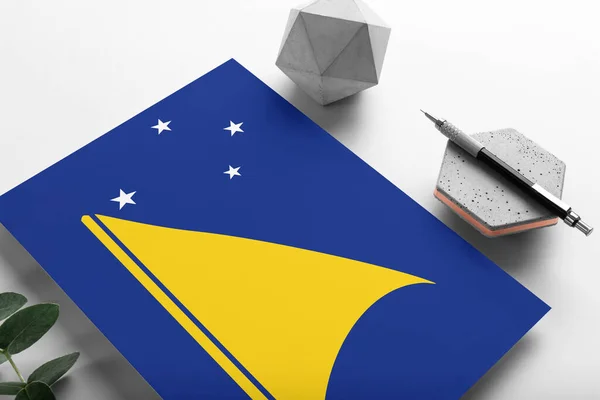 Bandera Tokelau Sobre Fondo Minimalista Papel Carta Invitación Nacional Con — Foto de Stock