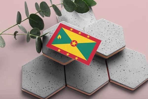 Bandera Granada Sobre Piedras Estilo Hexágono Fondo Espacio Copia Rosa — Foto de Stock