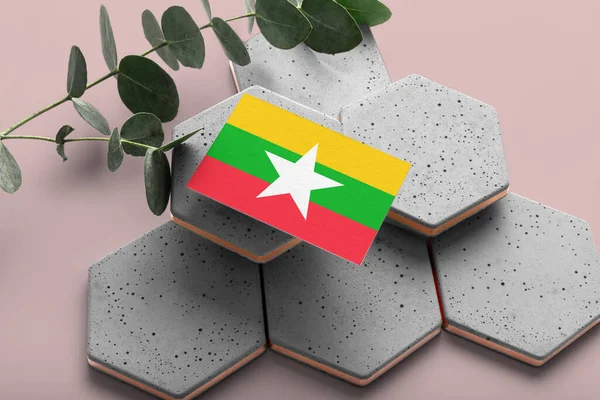 Bandera Myanmar Sobre Piedras Estilo Hexágono Fondo Espacio Copia Rosa — Foto de Stock