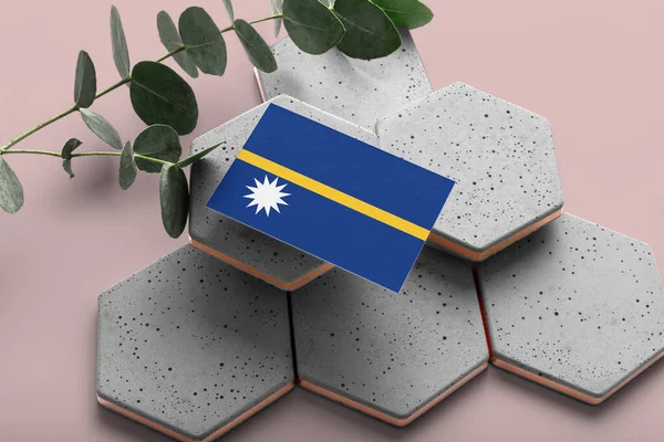 Bandera Nauru Sobre Piedras Estilo Hexágono Fondo Espacio Copia Rosa — Foto de Stock