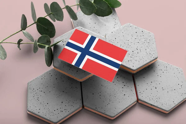 Bandera Noruega Sobre Piedras Estilo Hexágono Fondo Espacio Copia Rosa — Foto de Stock