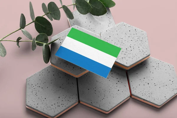 Bandera Sierra Leona Sobre Piedras Estilo Hexágono Fondo Espacio Copia — Foto de Stock