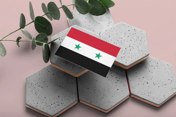 Bandera Siria Sobre Piedras Estilo Hexágono Fondo Espacio Copia Rosa — Foto de Stock