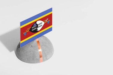 Yuvarlak taşın üzerinde Svaziland bayrağı var. Beyaz izole edilmiş arka plan. Yan görünüm asgari ulusal kavram.