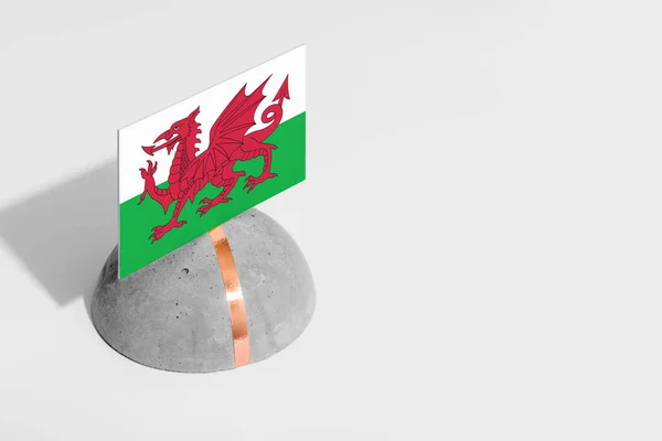 ウェールズの旗は丸い石にタグ付けされた 白い隔離された背景 サイドビュー最小限の国家概念 — ストック写真