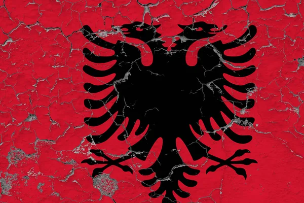 Bandiera Albania Vicino Grungy Danneggiato Intemperie Sulla Parete Staccando Vernice — Foto Stock