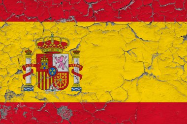 İspanya bayrağı kirli, hasarlı ve yıpranmış bir şekilde duvarın içini görmek için boyayı soyuyor. Eski konsept.