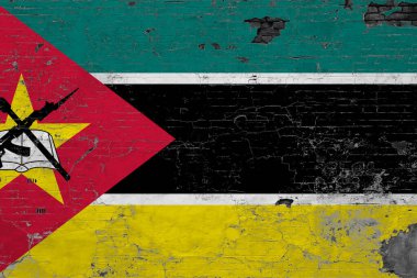Grunge üzerindeki Mozambik bayrağı beton yüzeyi çizmiş. Ulusal klasik arka plan. Retro duvar kavramı.