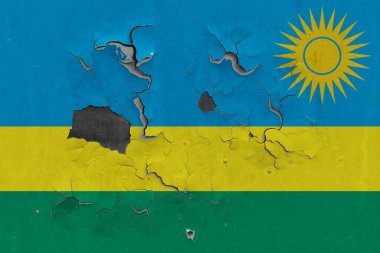 Ruanda bayrağı eski, hasarlı ve kirli bir şekilde duvarın içini görmek için boyayı soyuyor. Klasik Ulusal Konsept.