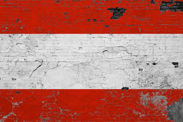 奥地利国旗在粗糙的混凝土表面划破 国家古埃及背景 复式墙的概念 — 图库照片