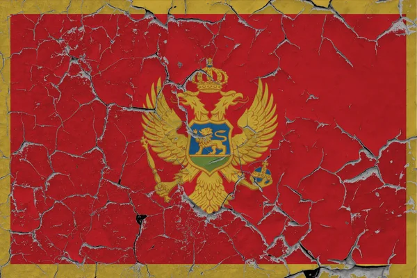 Černá Hora Vlajka Zblízka Špinavý Poškozený Poškrábaný Stěně Loupání Barvy — Stock fotografie